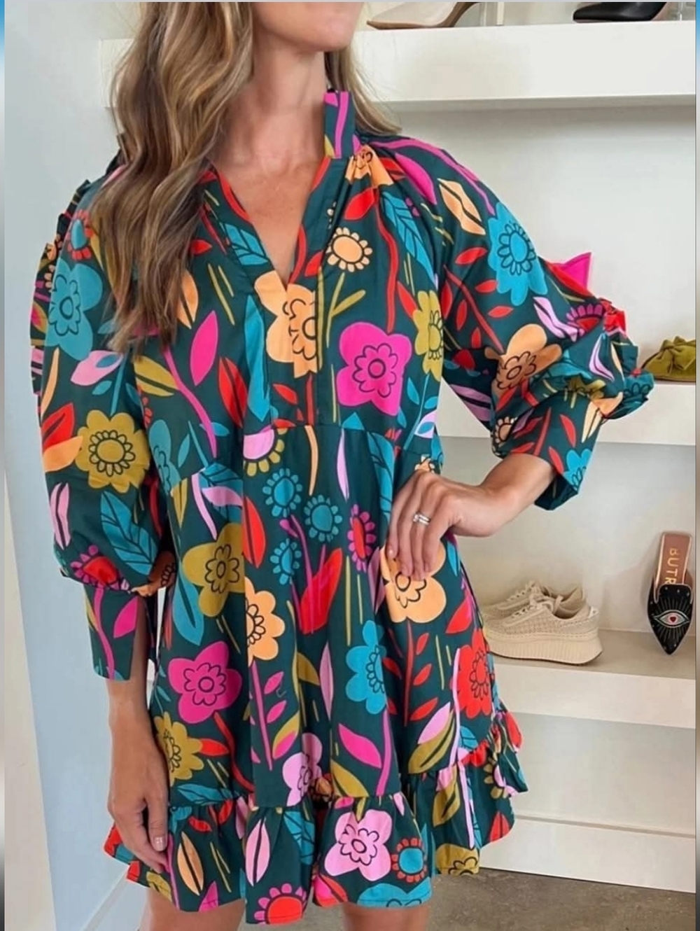 Apple Boulevard Floral Tiered V-Neck Shift Dress in Navy Floral Multi Size Small - Picture 2 of 10